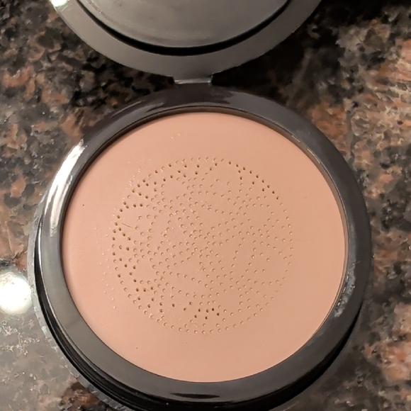 HUSH Glow Cream Foundation - Picture 3 of 3